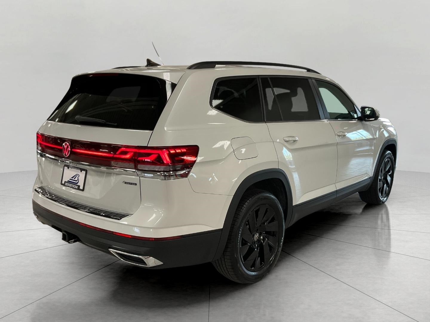 2026 Volkswagen Atlas SE w/Tech - Photo 7