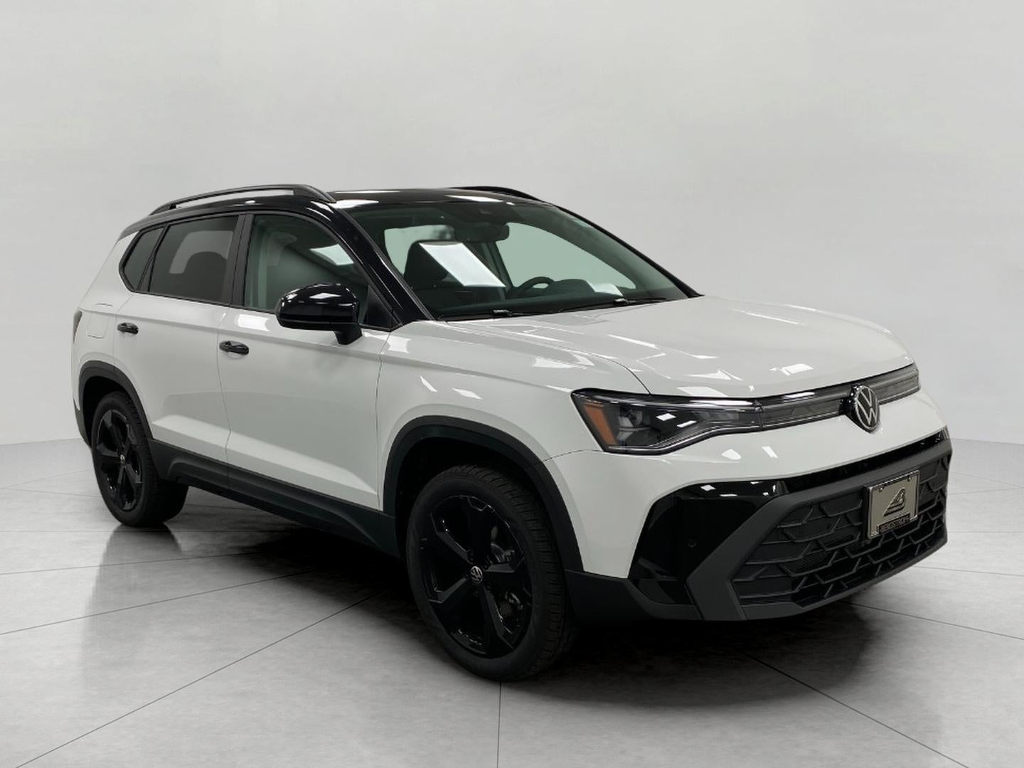 2026 Volkswagen Taos SE Black 4MOTION