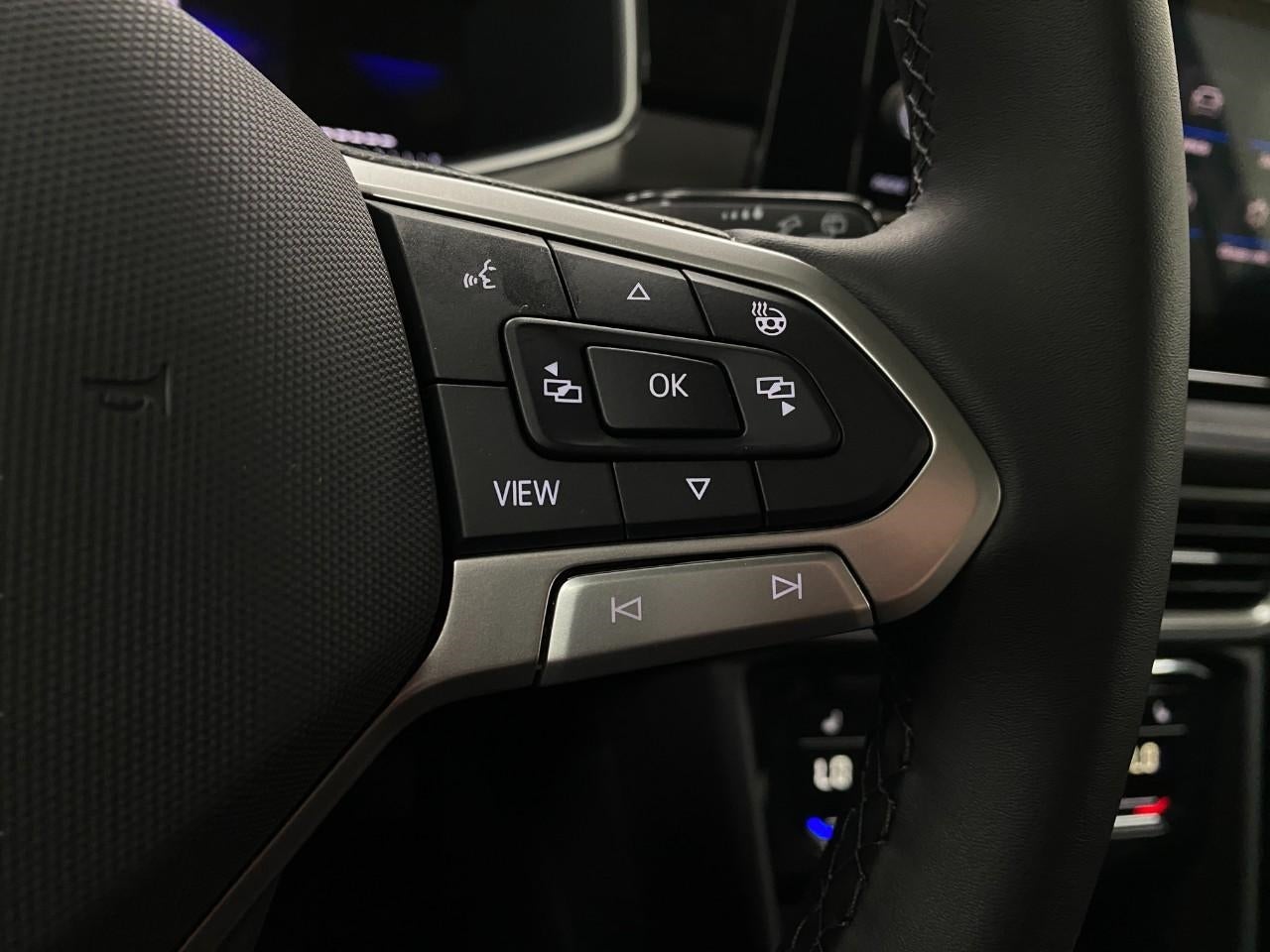 2026 Volkswagen Taos SE Black 4MOTION