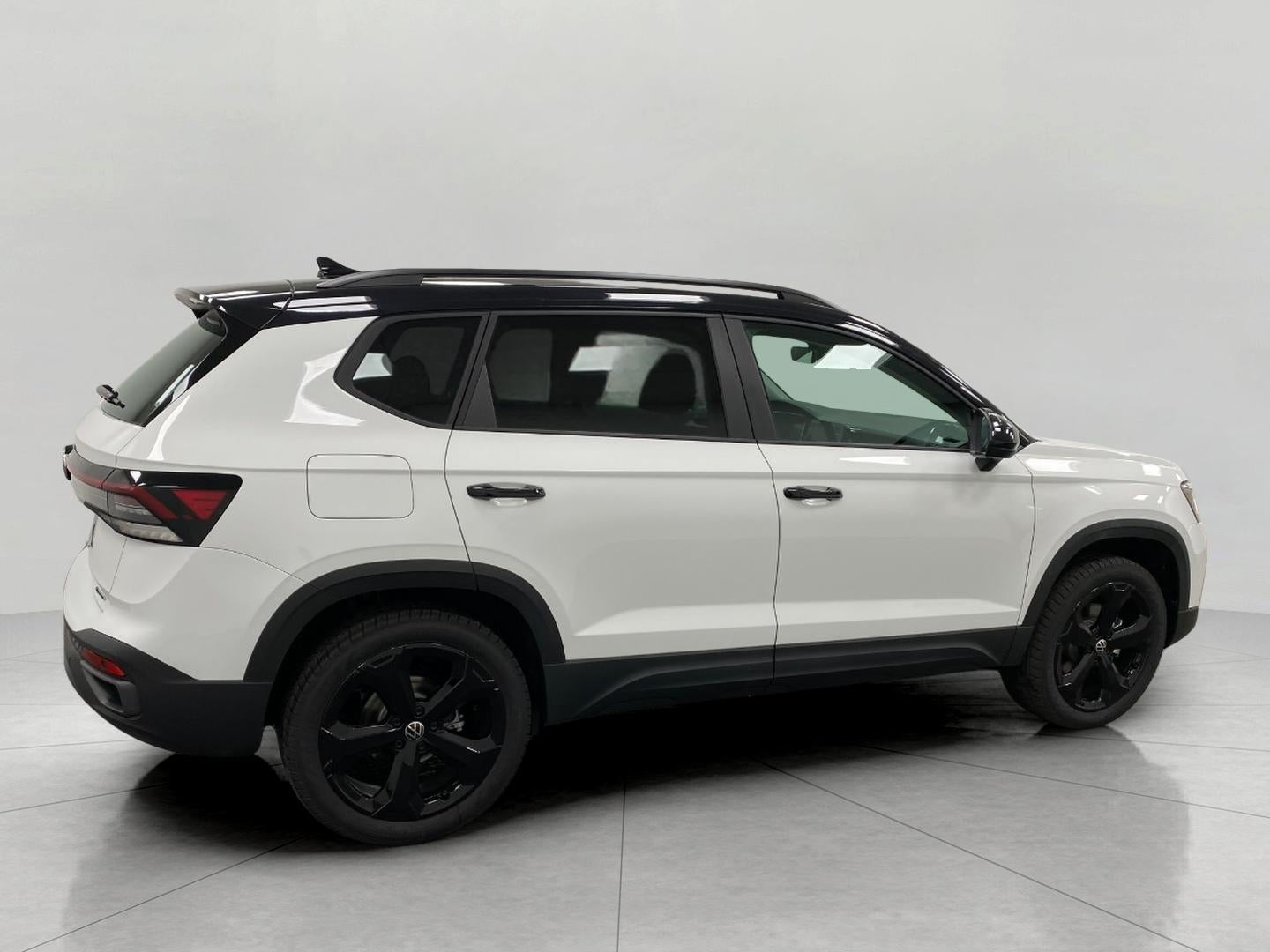 2026 Volkswagen Taos SE Black 4MOTION