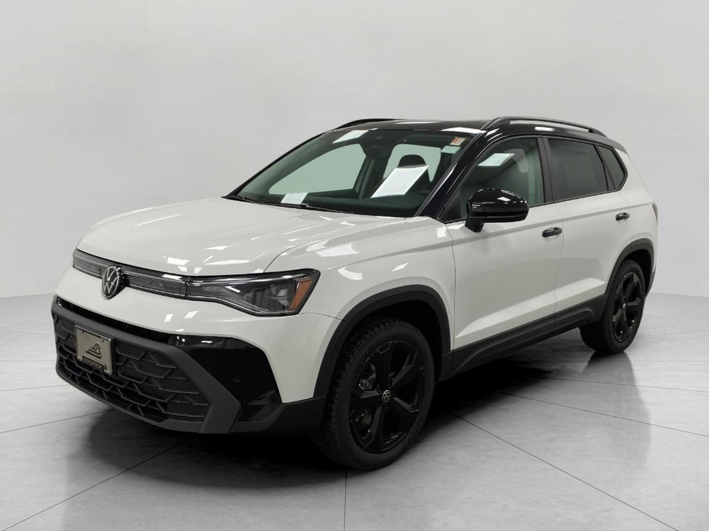 2026 Volkswagen Taos SE Black 4MOTION