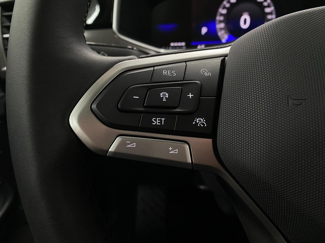 2026 Volkswagen Taos SE Black 4MOTION