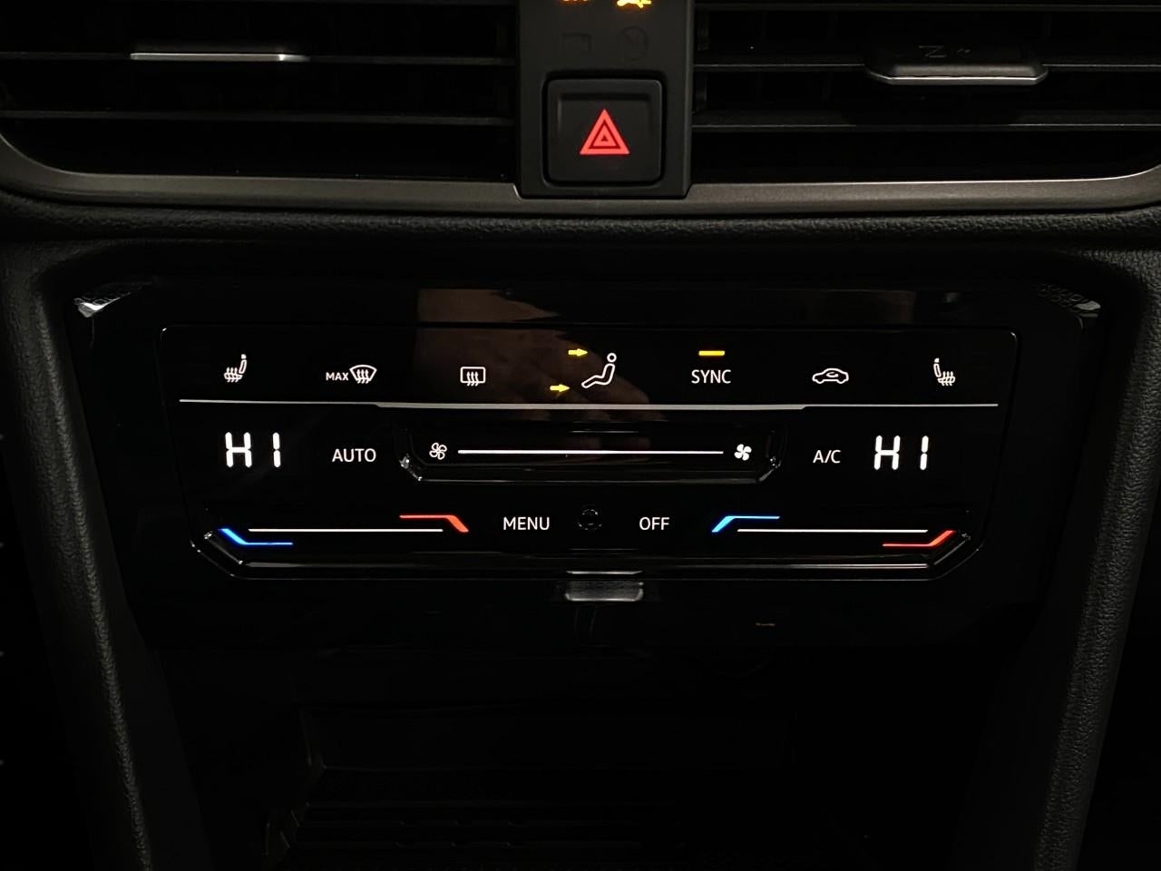 2026 Volkswagen Taos SE Black 4MOTION