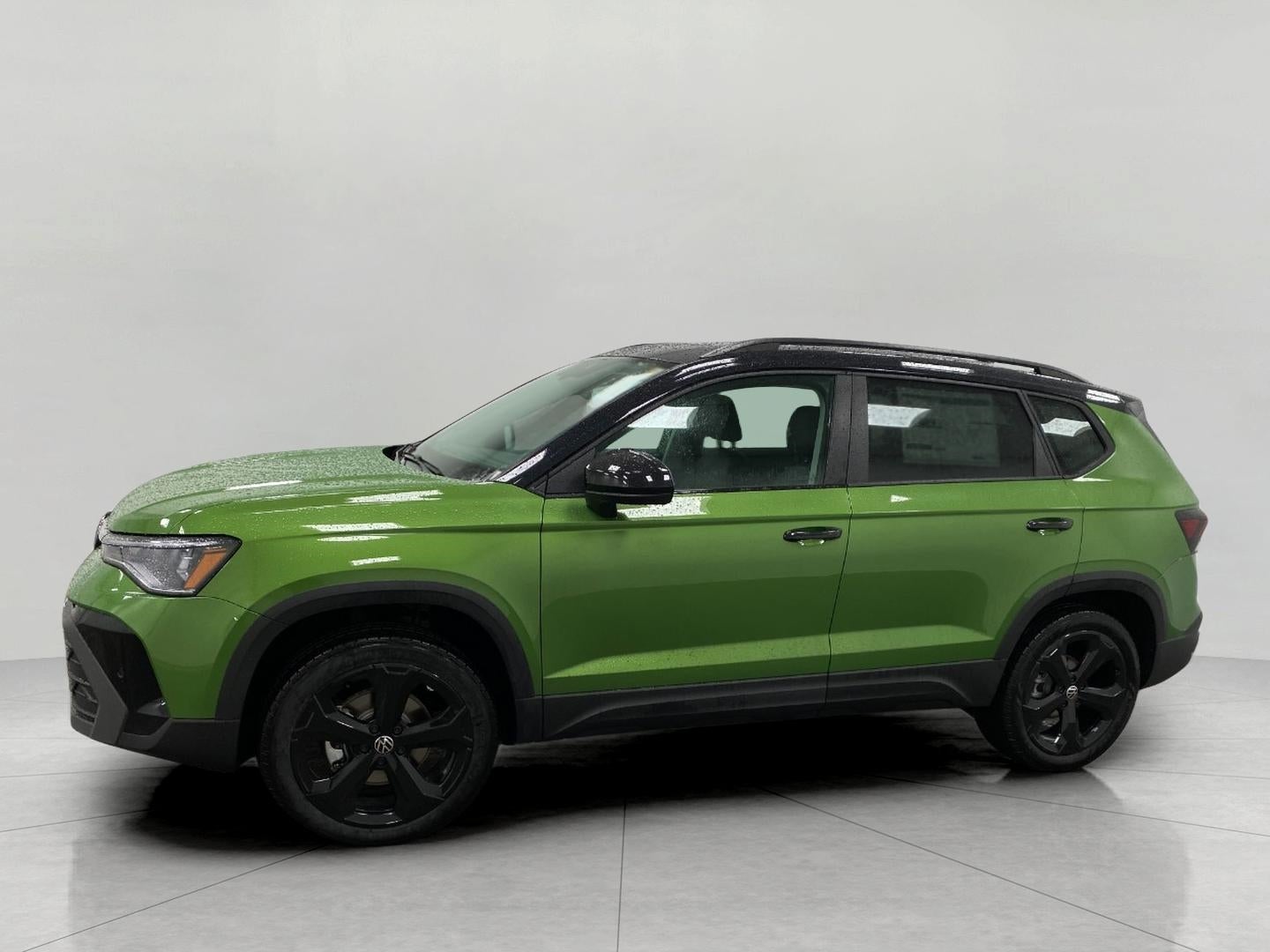 2026 Volkswagen Taos SE Black 4MOTION