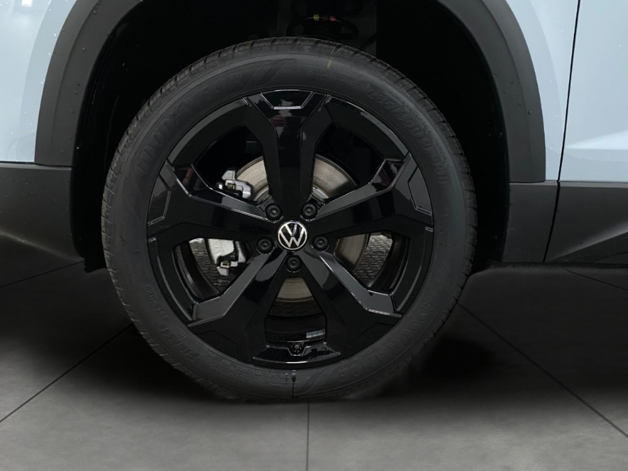 2026 Volkswagen Taos SE Black 4MOTION