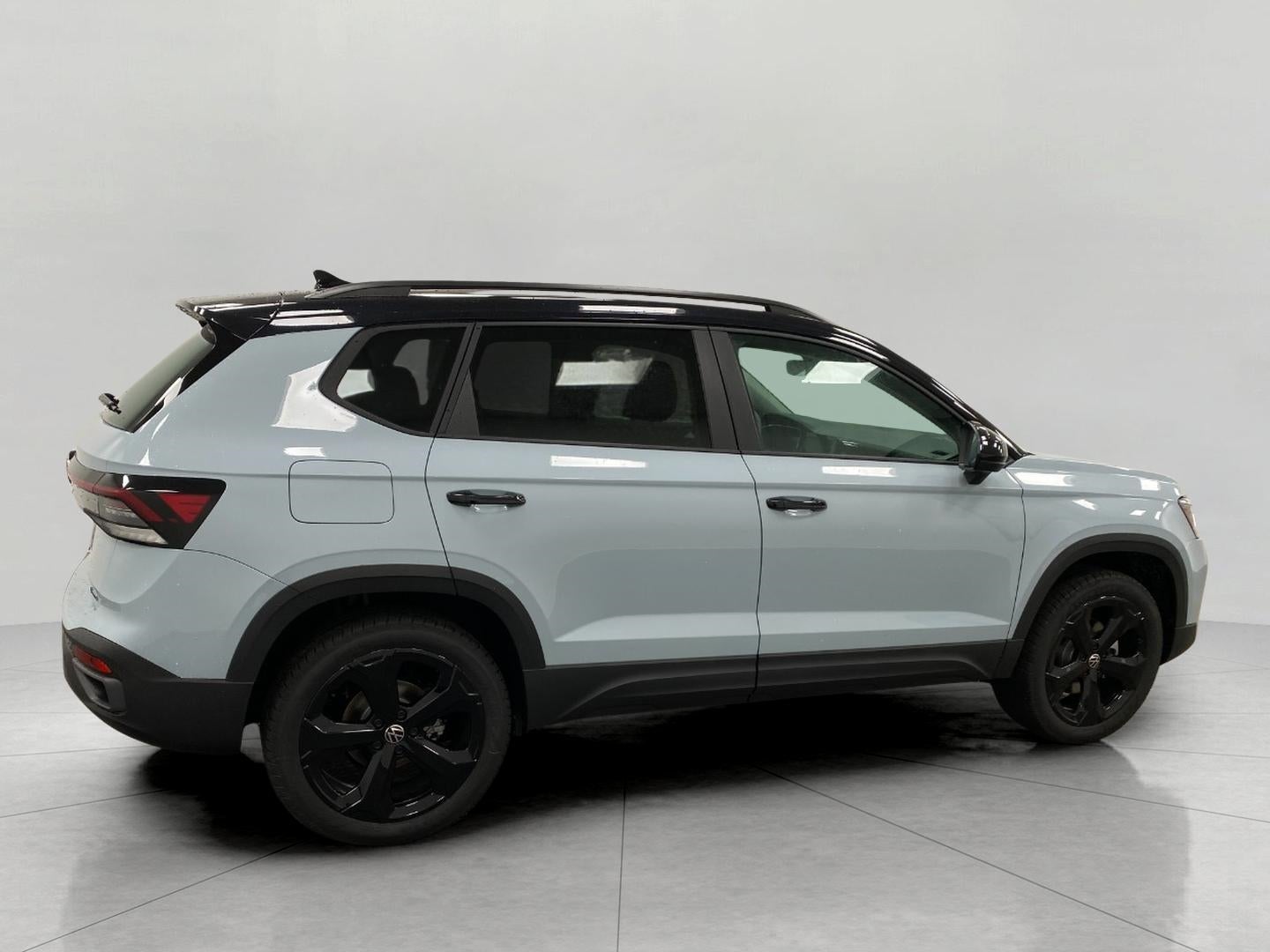 2026 Volkswagen Taos SE Black 4MOTION