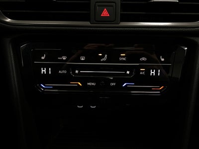 2026 Volkswagen Taos SE Black 4MOTION