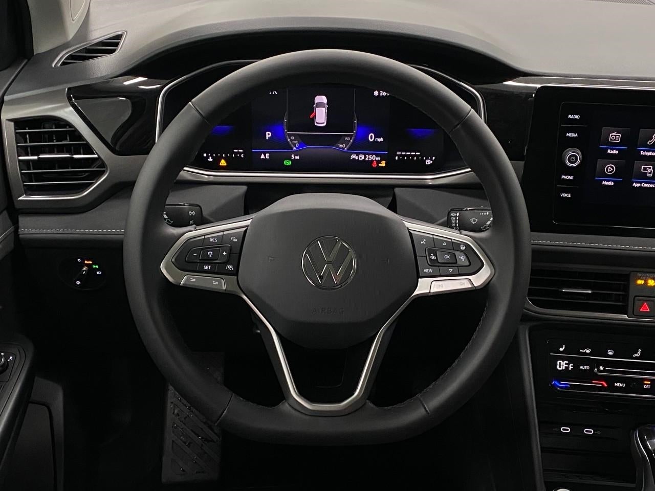 2026 Volkswagen Taos SE Black 4MOTION