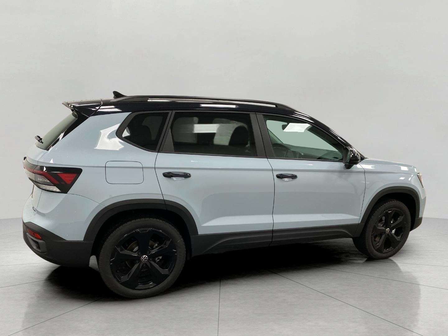 2026 Volkswagen Taos SE Black 4MOTION