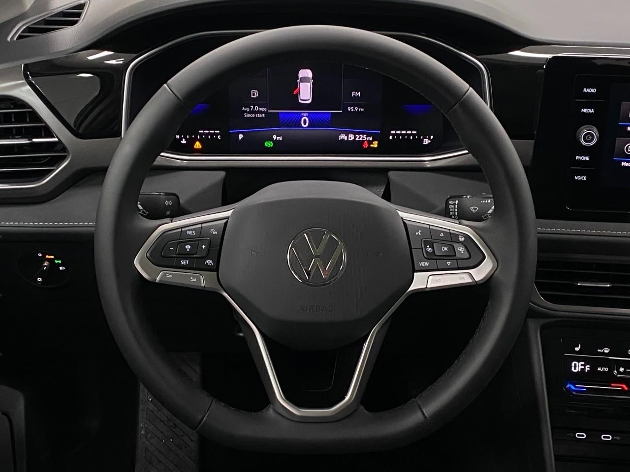 2026 Volkswagen Taos SE Black 4MOTION