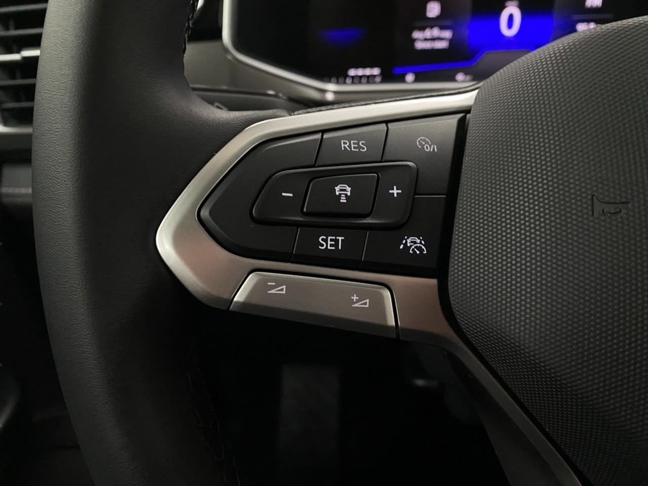 2026 Volkswagen Taos SE Black 4MOTION