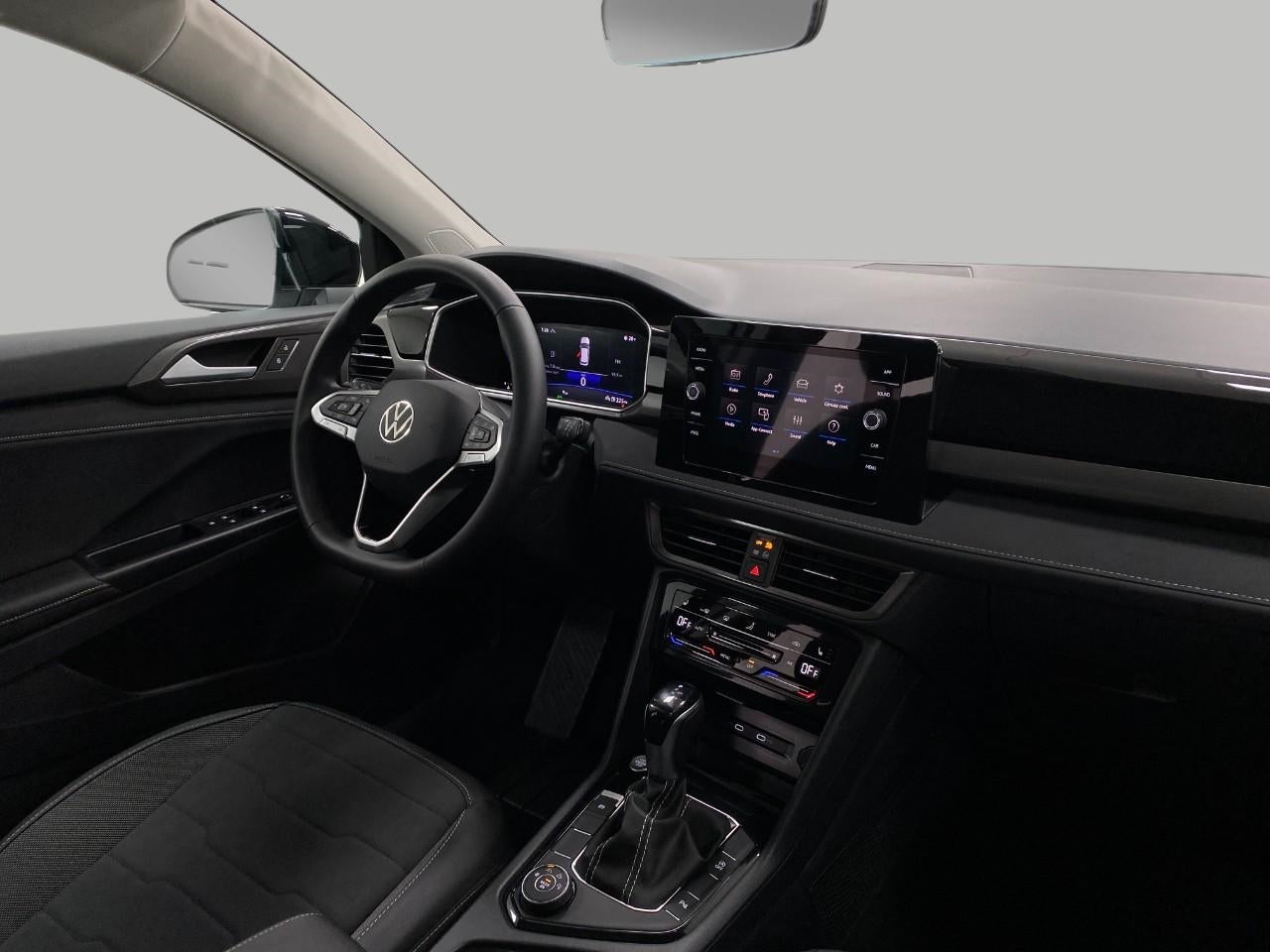 2026 Volkswagen Taos SE Black 4MOTION