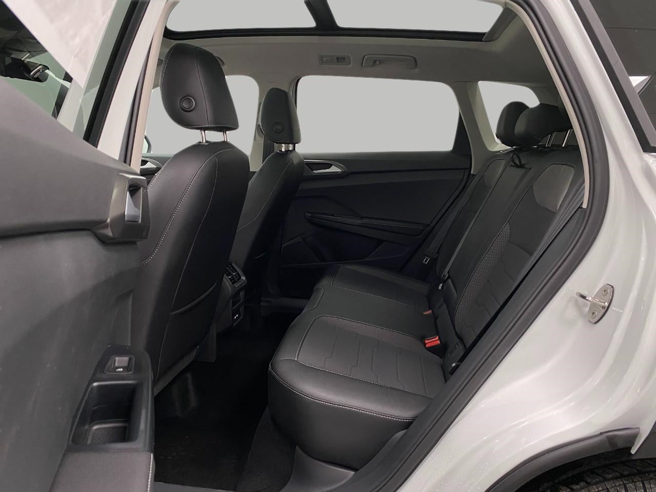 2026 Volkswagen Taos SE Black 4MOTION