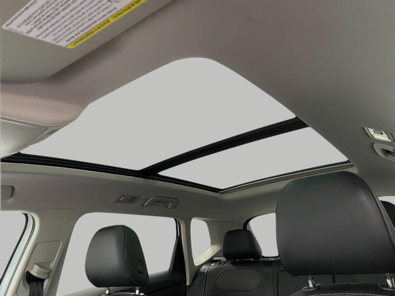 2026 Volkswagen Taos SE Black 4MOTION