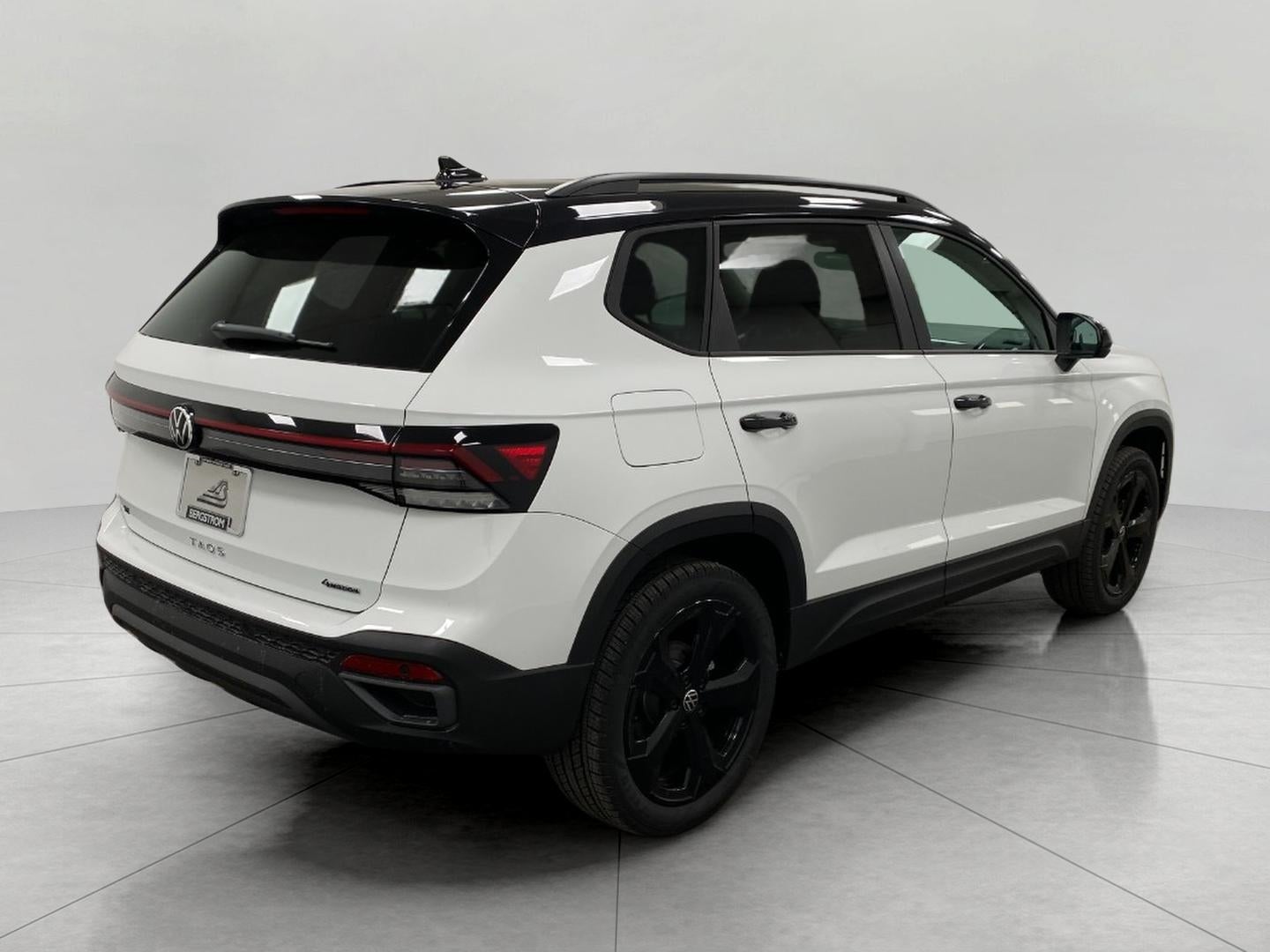 2026 Volkswagen Taos SE Black 4MOTION