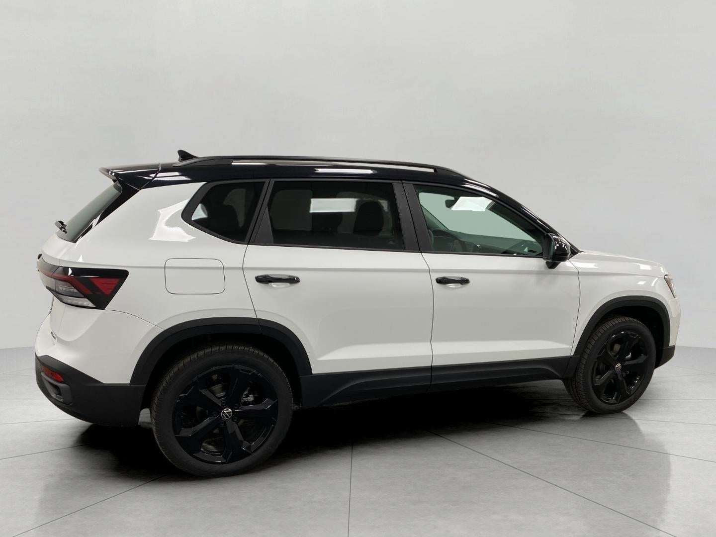 2026 Volkswagen Taos SE Black 4MOTION