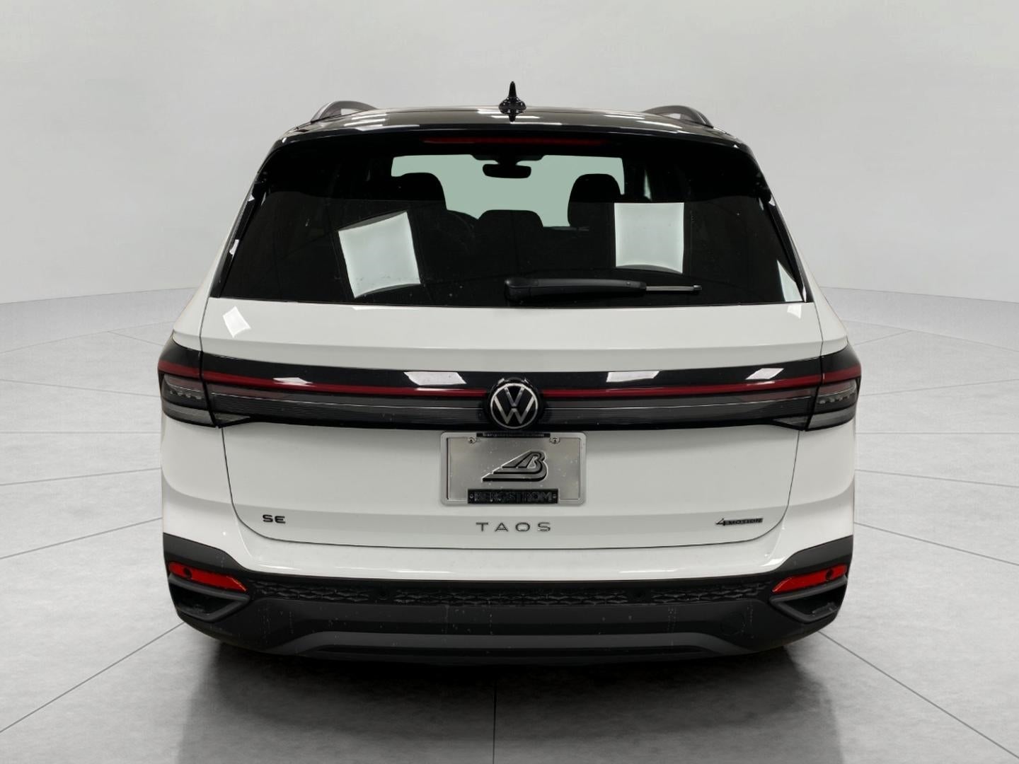 2026 Volkswagen Taos SE Black 4MOTION