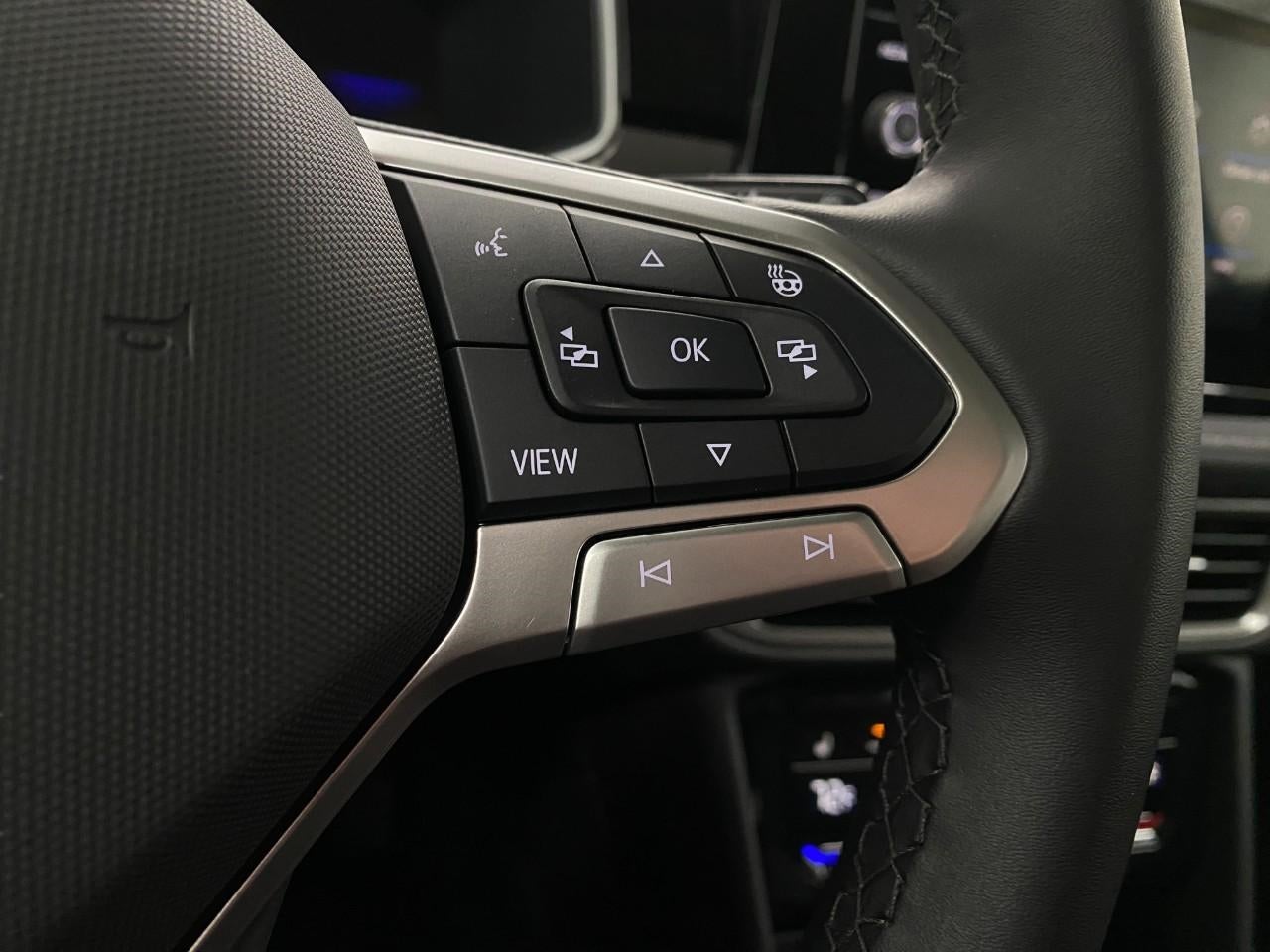 2026 Volkswagen Taos SE Black 4MOTION