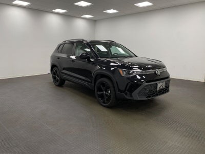 2027 Volkswagen Taos SE Black 4MOTION