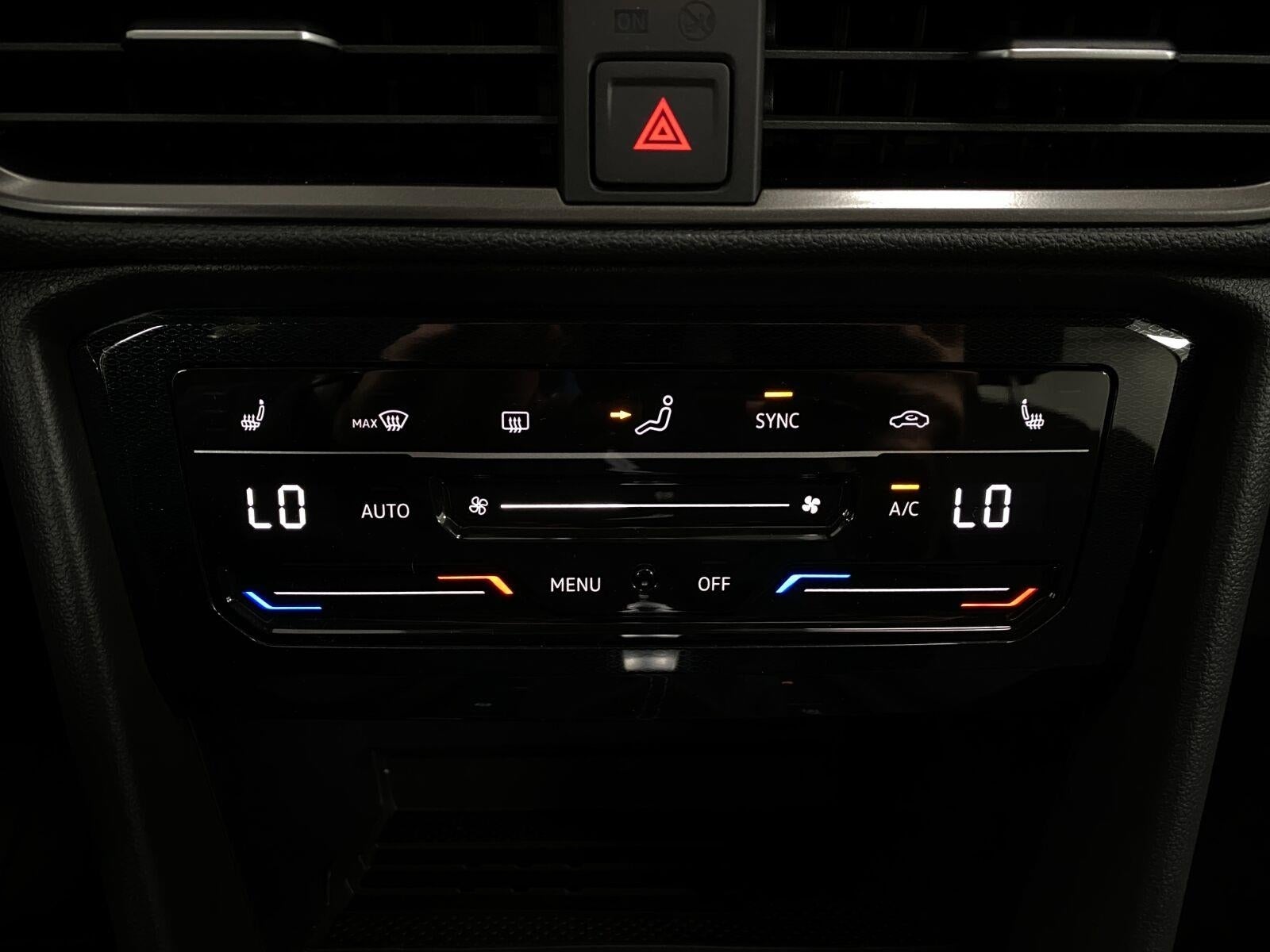 2027 Volkswagen Taos SE Black 4MOTION