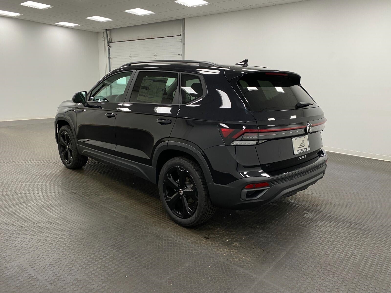 2027 Volkswagen Taos SE Black 4MOTION