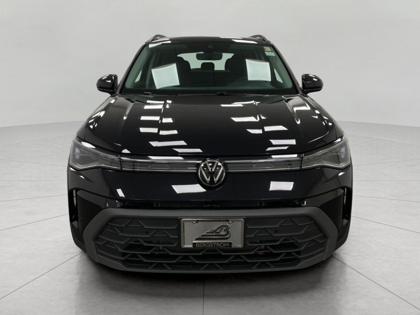 2027 Volkswagen Taos SE Black 4MOTION
