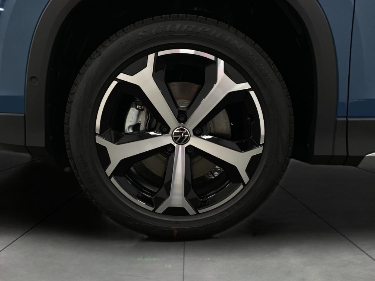 2025 Volkswagen Tiguan 2.0T SE 4MOTION