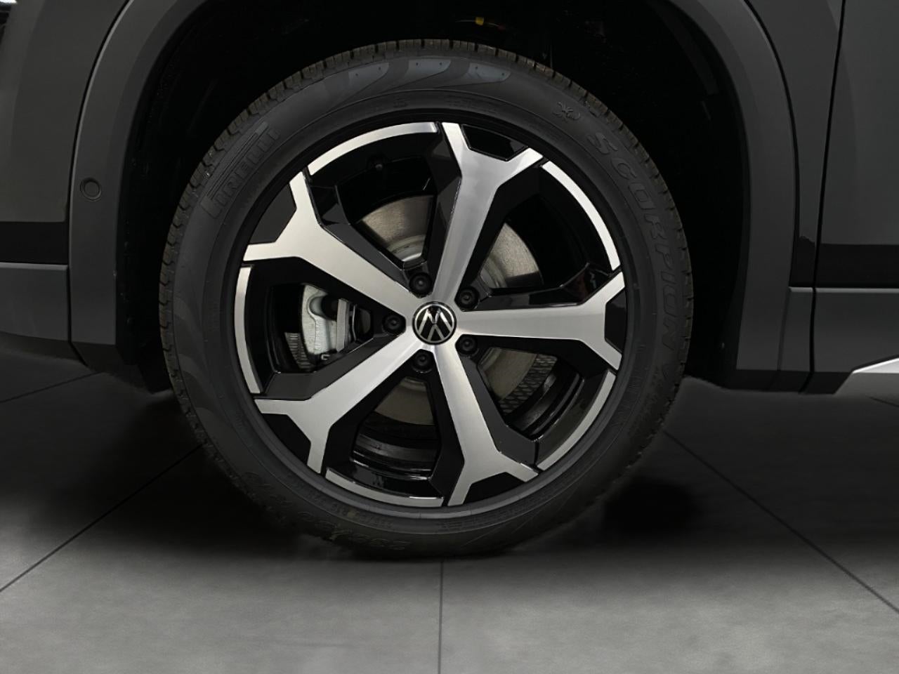 2025 Volkswagen Tiguan 2.0T SE 4MOTION