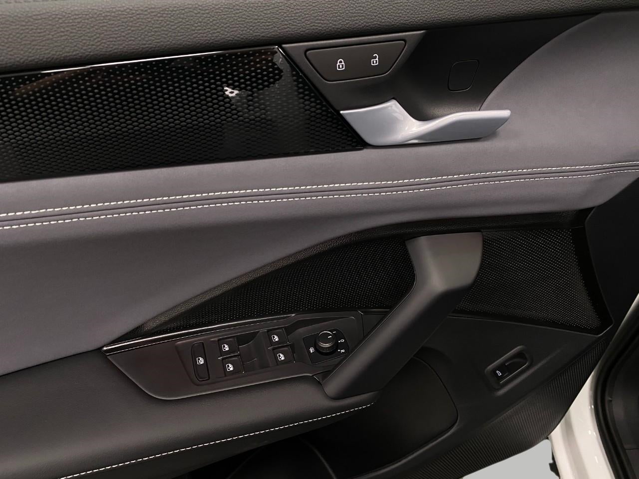 2025 Volkswagen Tiguan 2.0T SE R-Line Black 4MOTION