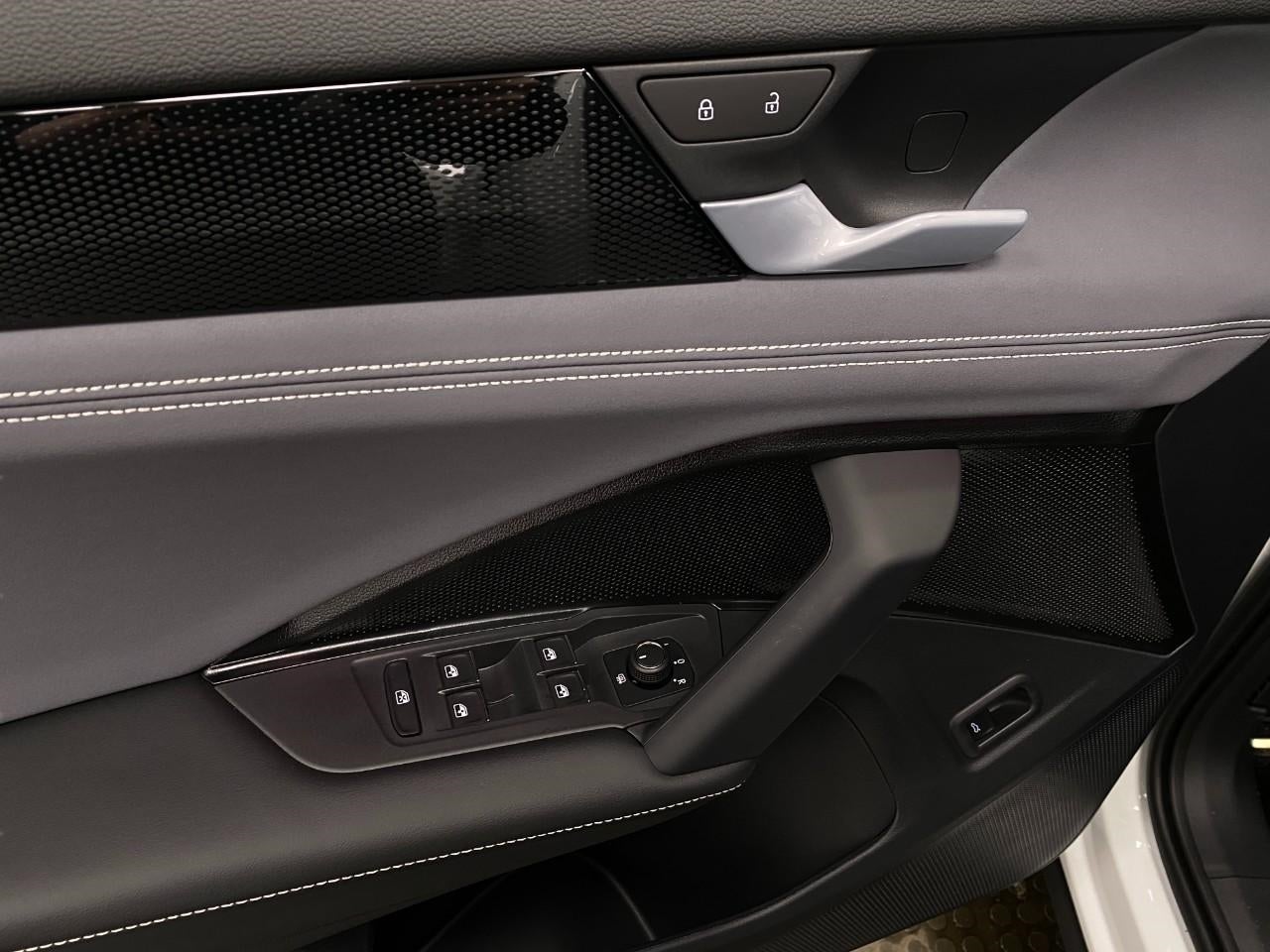 2026 Volkswagen Tiguan 2.0T SE R-Line Black 4MOTION