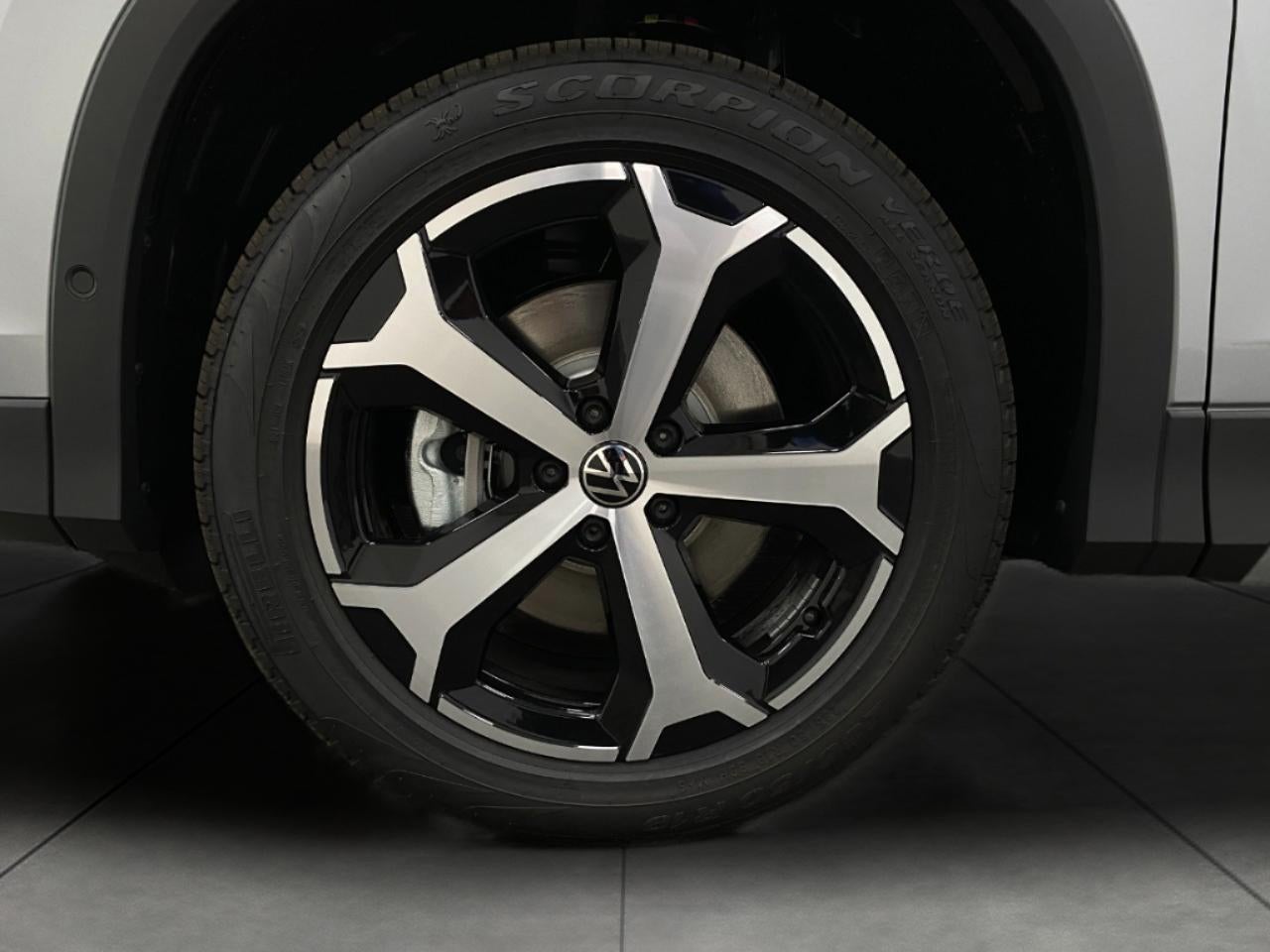 2025 Volkswagen Tiguan 2.0T SE 4MOTION