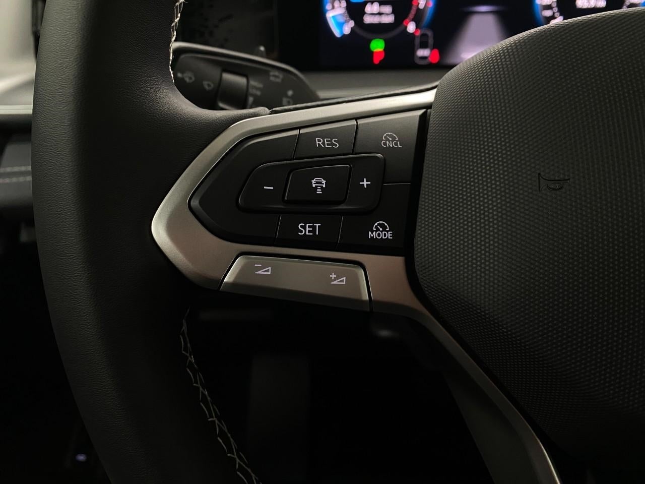 2025 Volkswagen Tiguan 2.0T SE 4MOTION