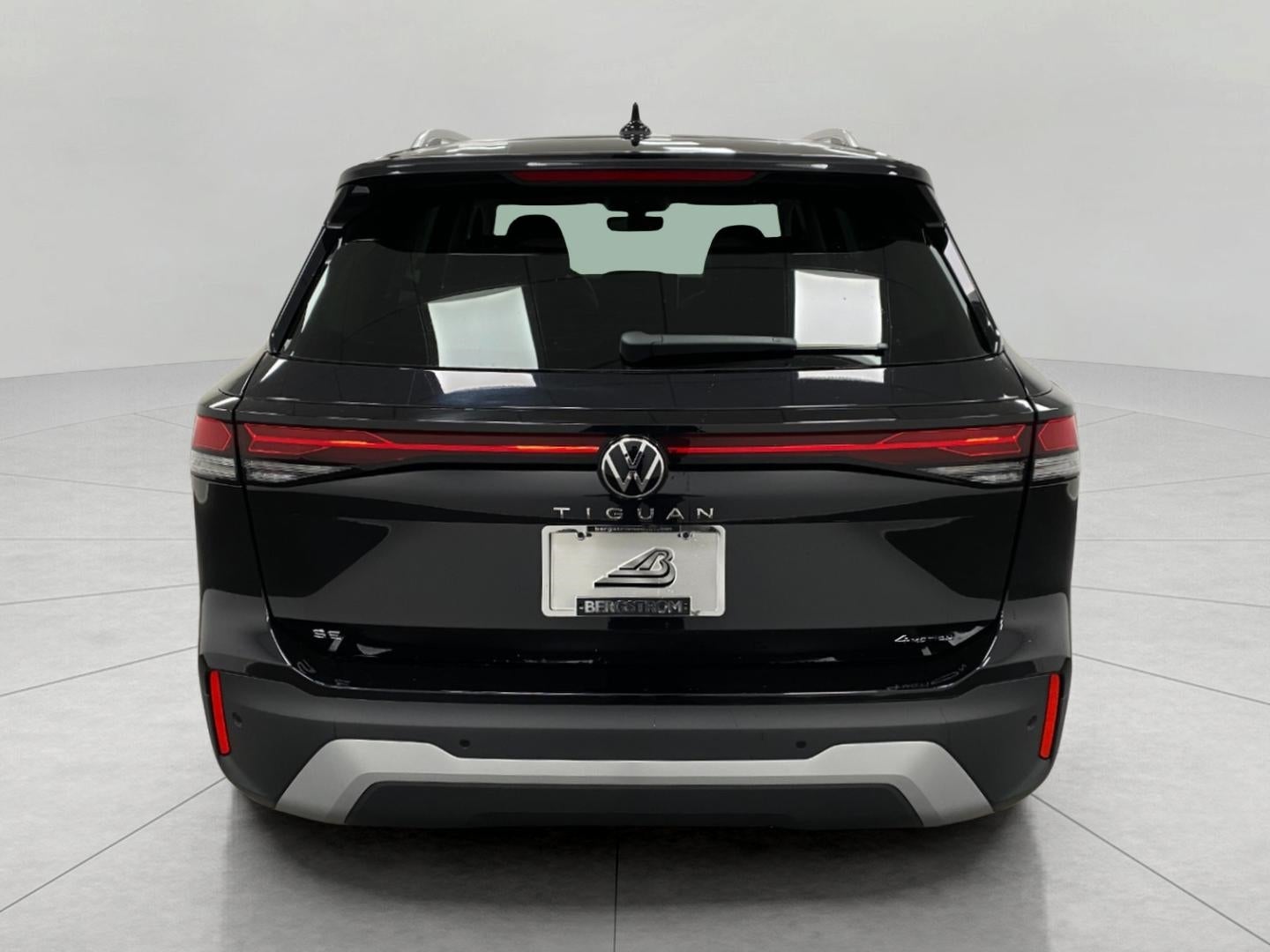 2025 Volkswagen Tiguan 2.0T SE 4MOTION