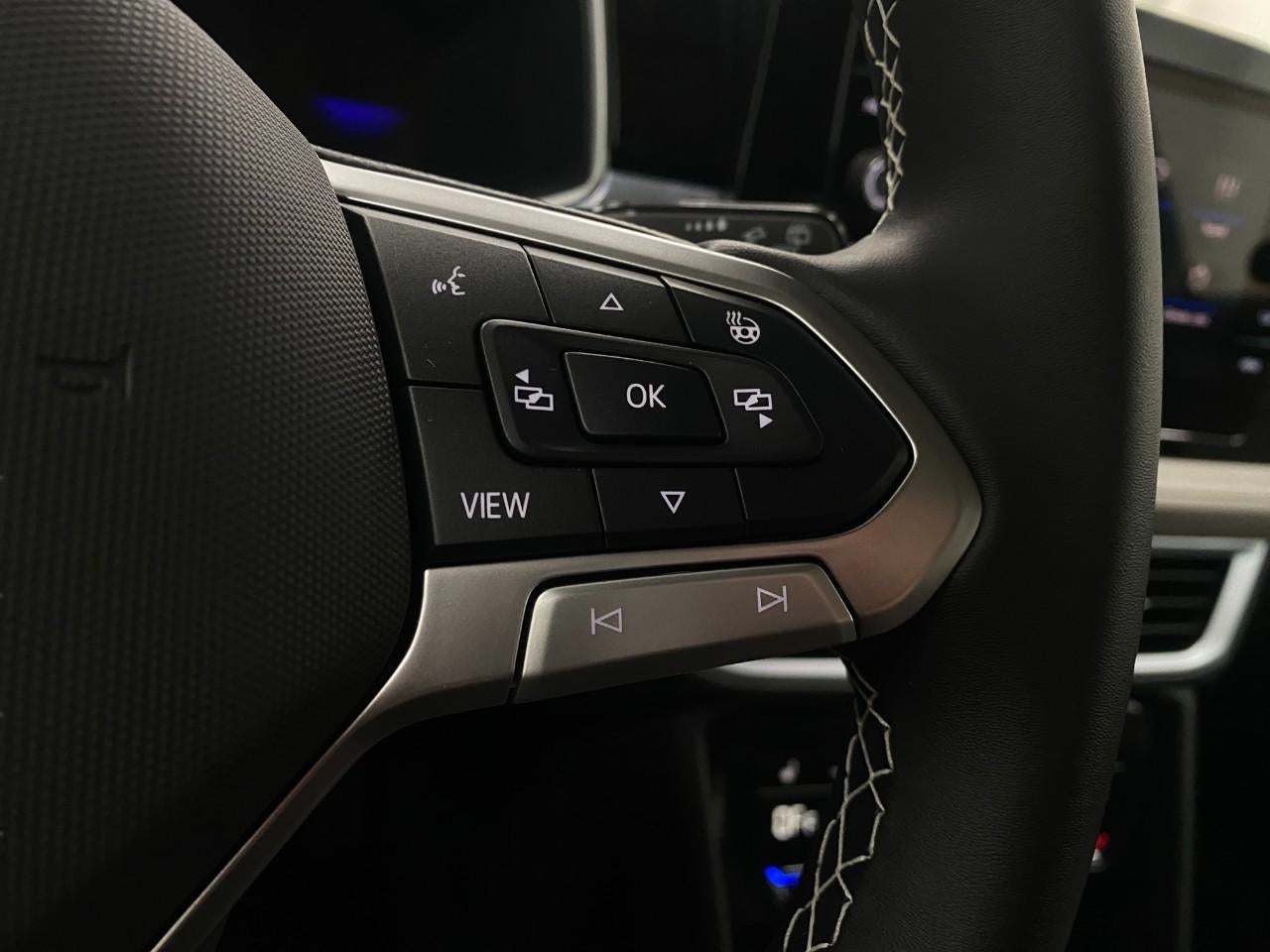 2025 Volkswagen Taos SE 4MOTION