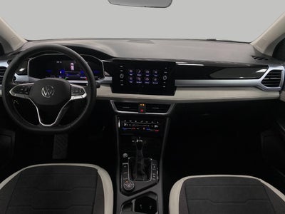 2025 Volkswagen Taos SE 4MOTION