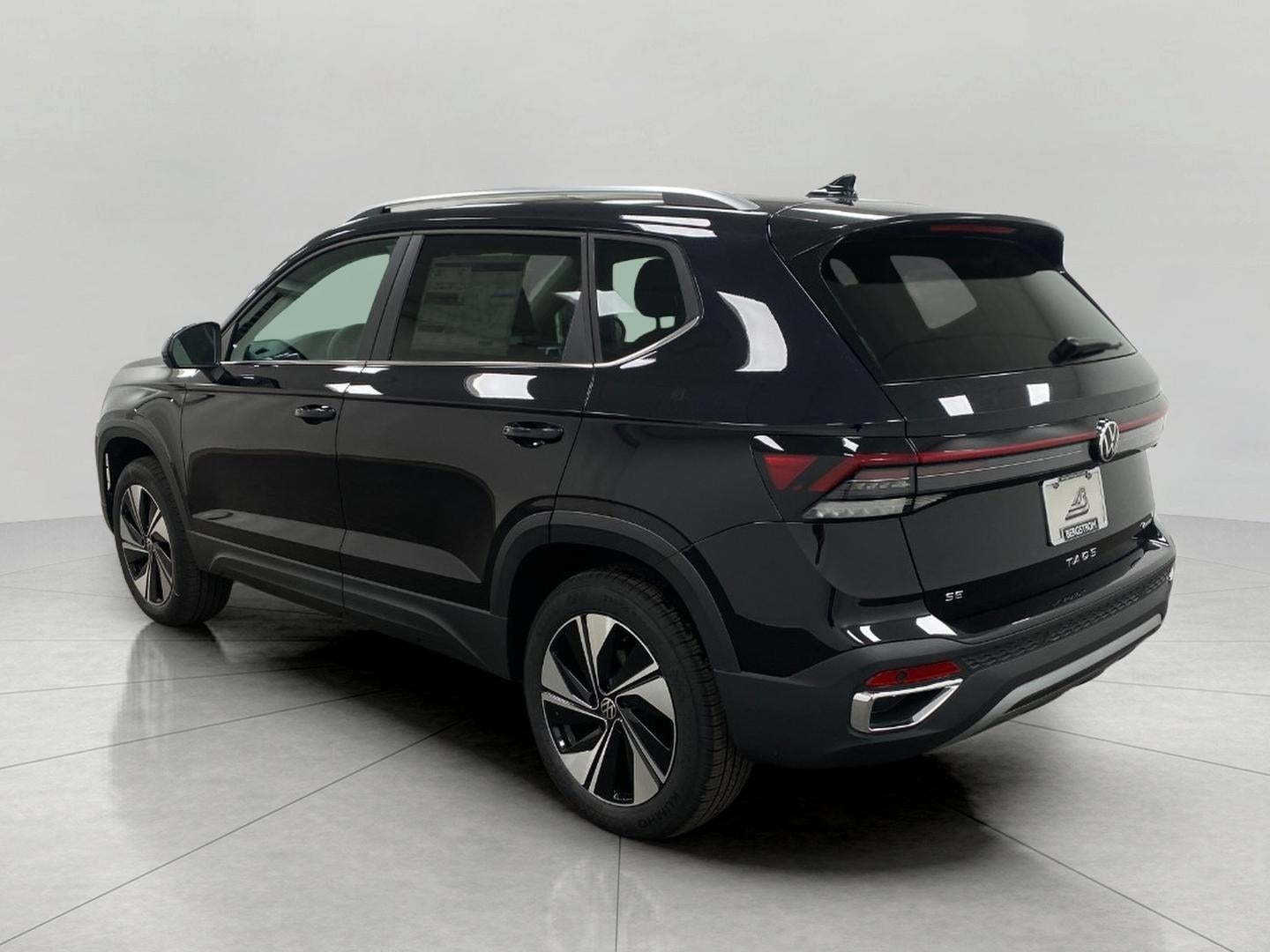 2025 Volkswagen Taos SE 4MOTION
