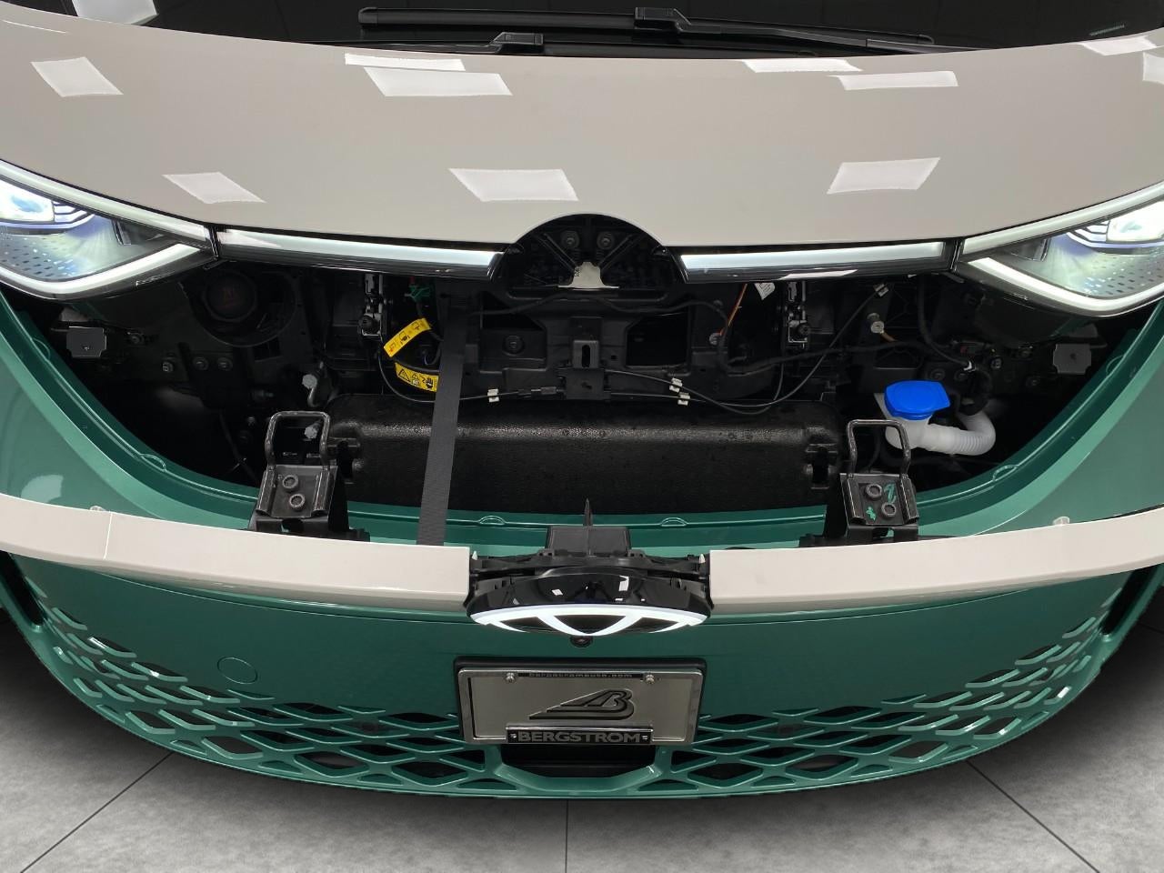 2025 Volkswagen ID. Buzz Pro S Plus 4MOTION w/Two-Tone