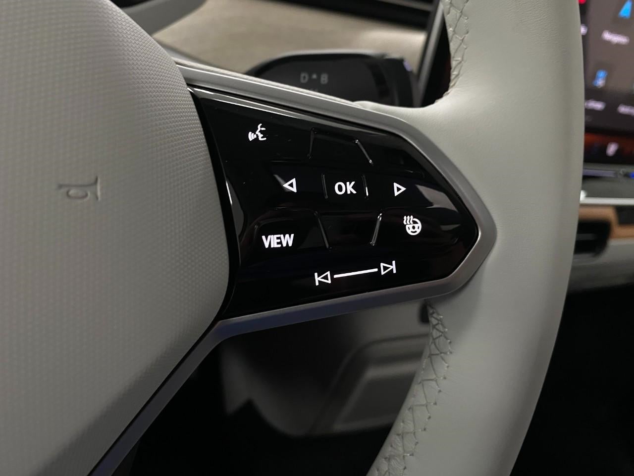 2025 Volkswagen ID. Buzz Pro S Plus 4MOTION w/Two-Tone