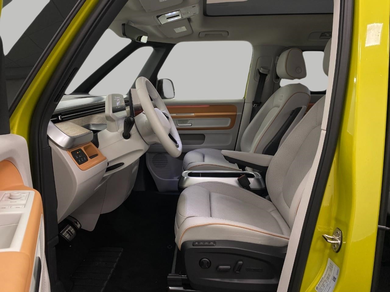 2025 Volkswagen ID. Buzz Pro S Plus 4MOTION w/Two-Tone