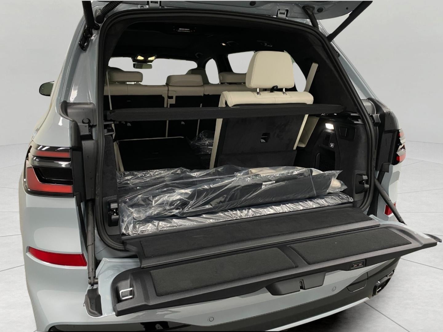 2026 BMW X7 M60i Sports Activity Vehicle