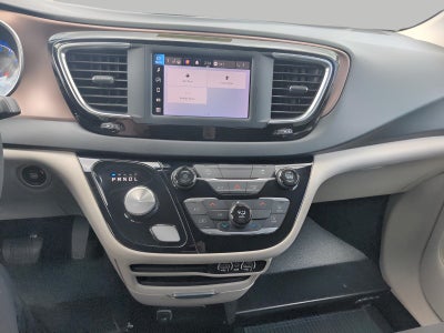 2024 Chrysler Voyager LX