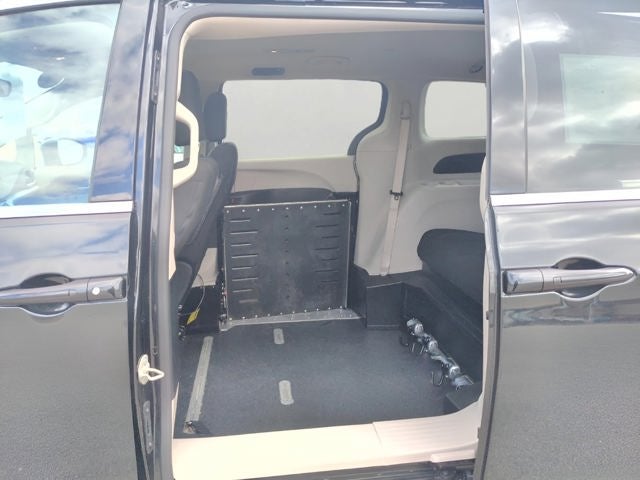 2024 Chrysler Voyager LX