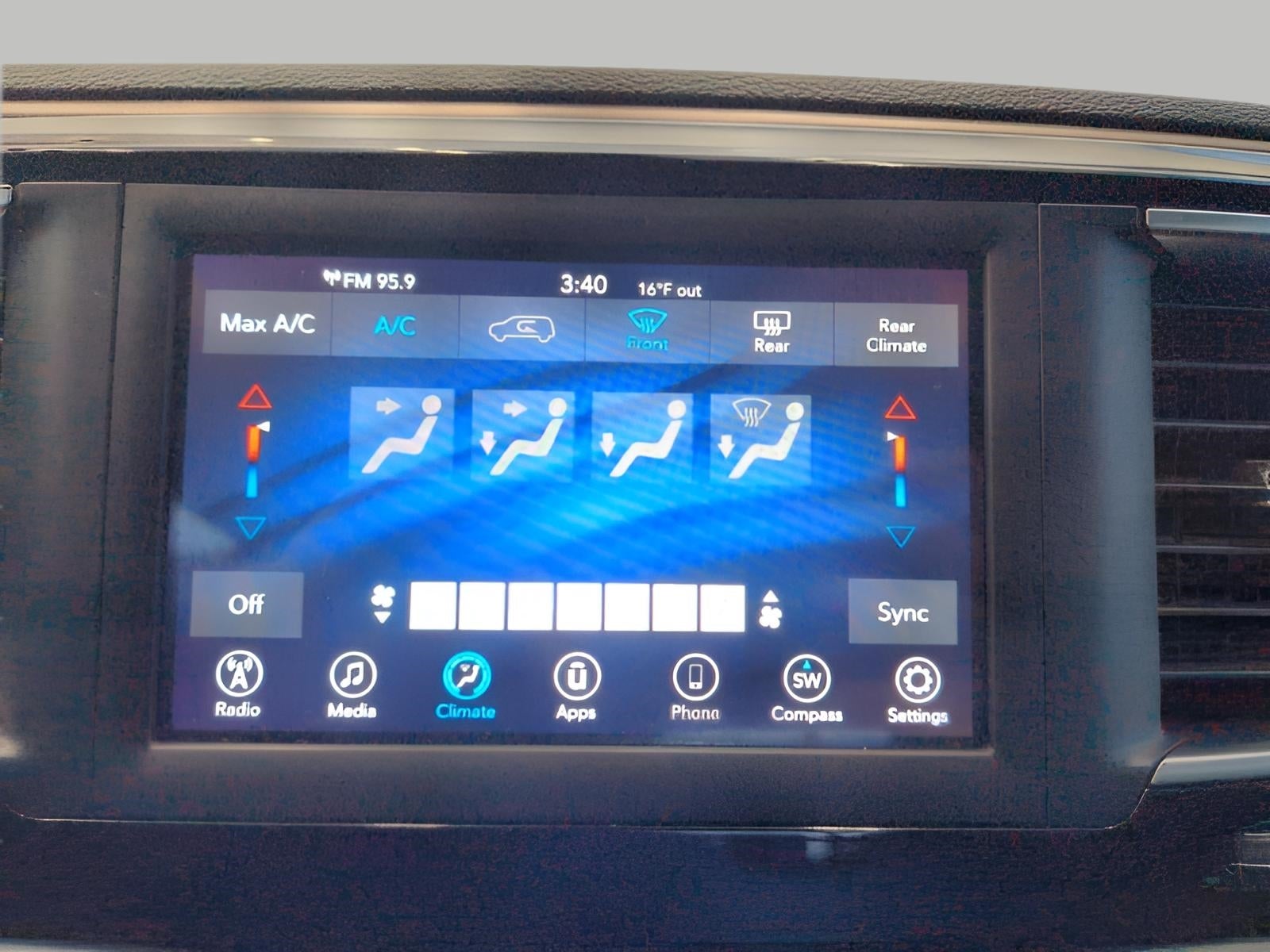 2020 Chrysler Voyager LXI