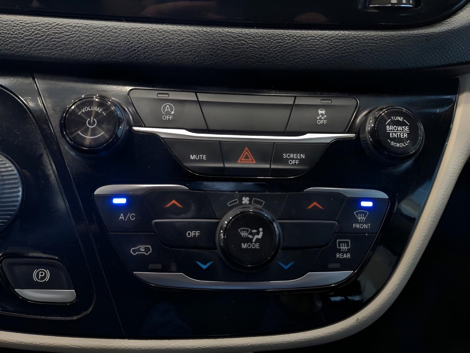 2020 Chrysler Voyager LXI