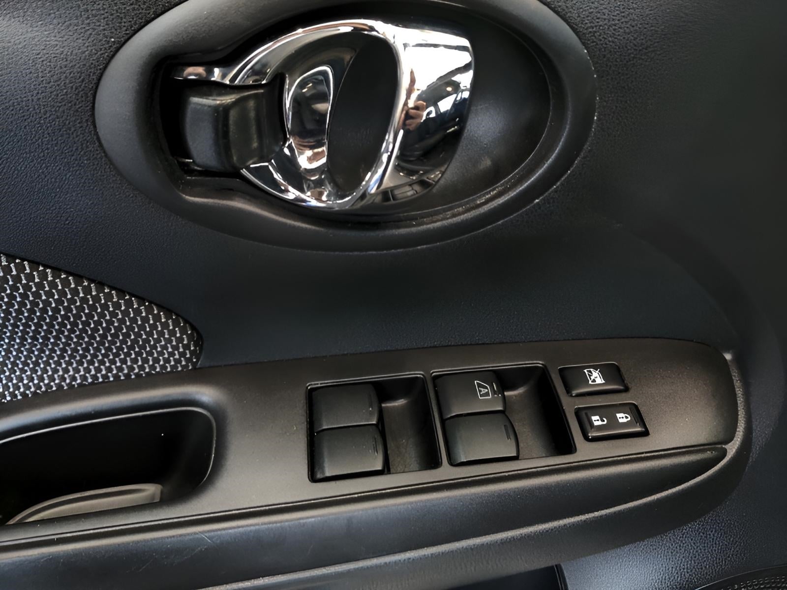 2016 Nissan Versa SV