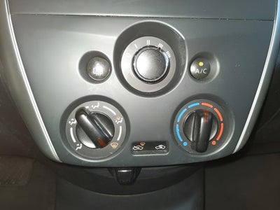 2016 Nissan Versa SV