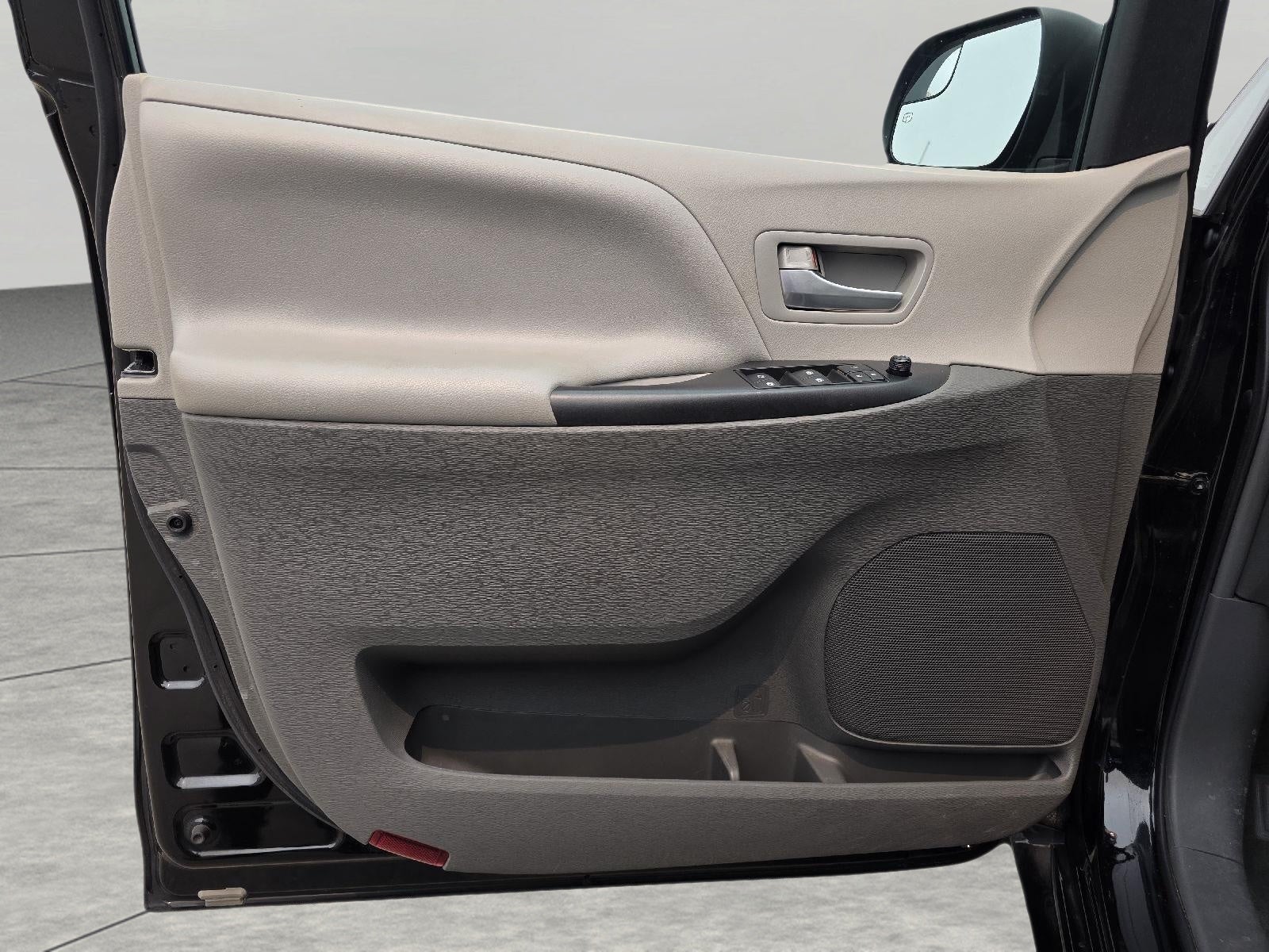 2017 Toyota Sienna LE