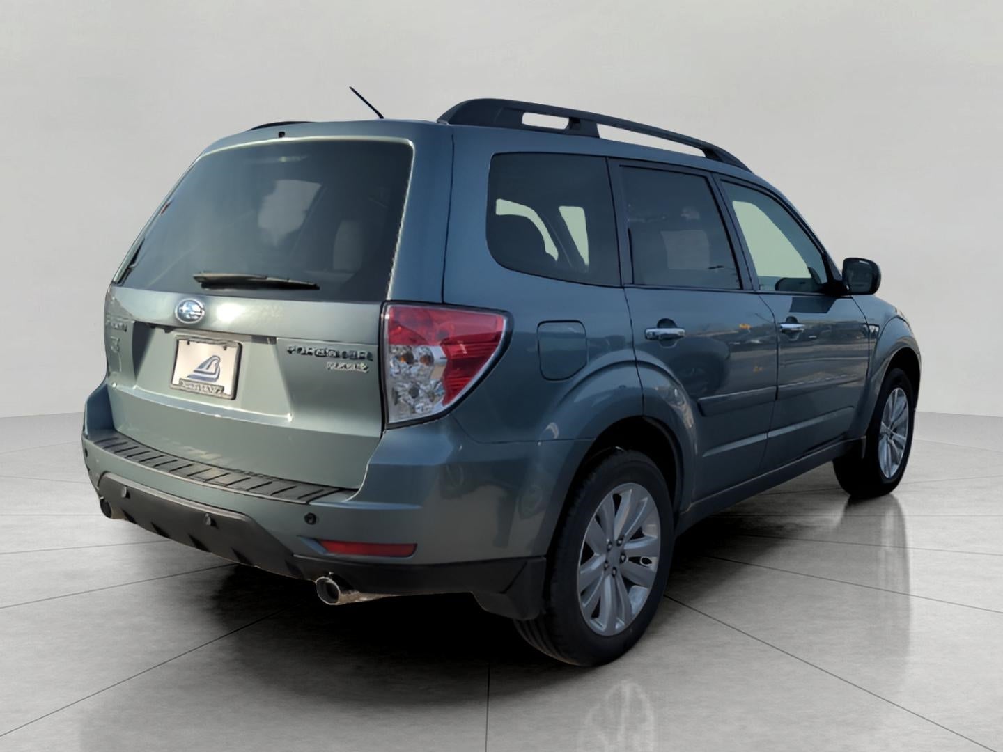 Used 2013 Subaru Forester X Limited with VIN JF2SHAFC2DH402118 for sale in Neenah, WI