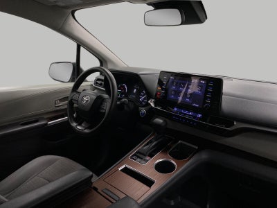 2022 Toyota Sienna LE FWD 8-Passenger