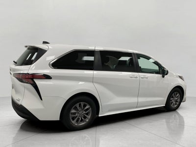 2022 Toyota Sienna LE FWD 8-Passenger